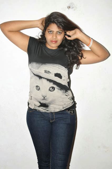 Actress Gallery: Actress Sitara new hot jeans photos stills