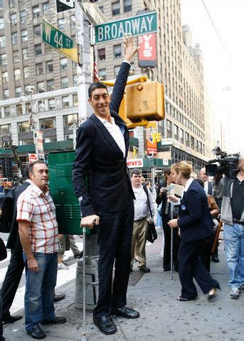 Sultan Kosen - World's Tallest Man - The News Insight