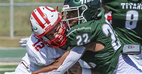 Illinois Wesleyan football opens with loss to Central College