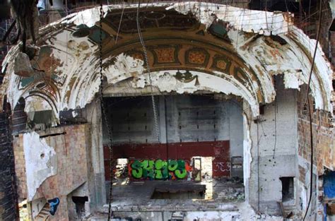 Detroit Buildings - Touring The Abandoned Ones