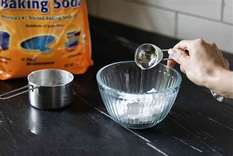 How to Clean Your Oven Naturally Using Baking Soda