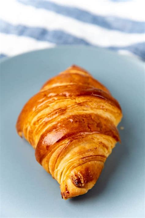 Homemade French Croissants (step by step recipe) - The Flavor Bender