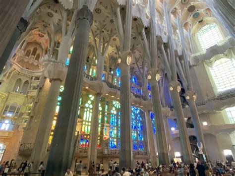 Barcelona: Gaudí Walking Tour With Sagrada Familia Ticket