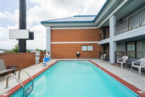 Super 8 by Wyndham Dandridge | Dandridge, TN Hotels