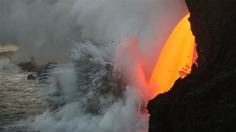 Streaming Lava, Collapsing Cliffs and a Hawaii Volcano’s Spectacular ...