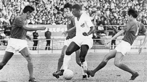 Pele: A sporting icon who made football beautiful - BBC News