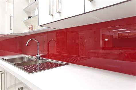 Red rouge kitchen backsplash adds a pop of color Minimalist Kitchen Backsplash, Kitchen Wall ...