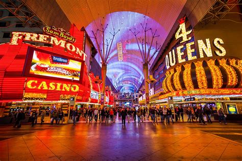 Fremont Street Experience at Night (Free Image) - FeelingVegas