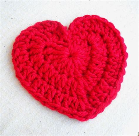 Large crochet heart | Crochet heart pattern, Valentines crochet ...