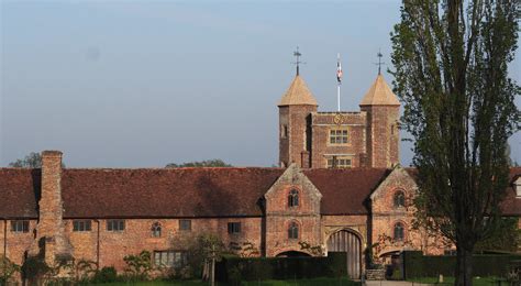 A day out in Sissinghurst Castle Garden - home is here