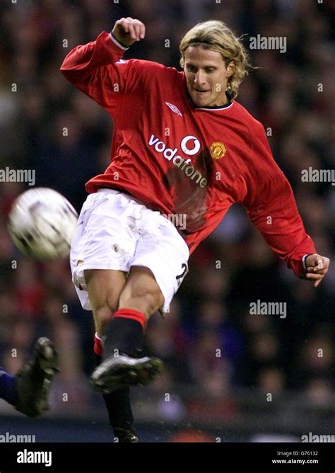 Football utd action shot shooting hi-res stock photography and images ...