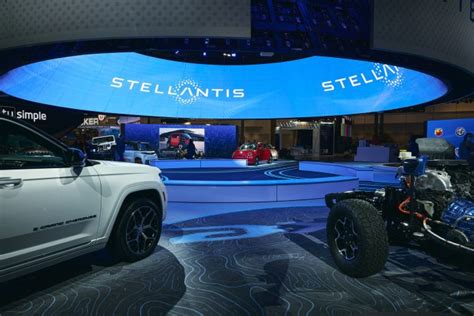 Stellantis Chair Says No Renault Merger Plans - Motor Illustrated