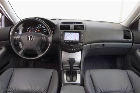 2004 Honda Accord Pictures - 122 Photos | Edmunds