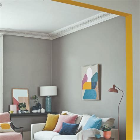 How to paint edges of a wall with no masking tape in sight | Ideal Home