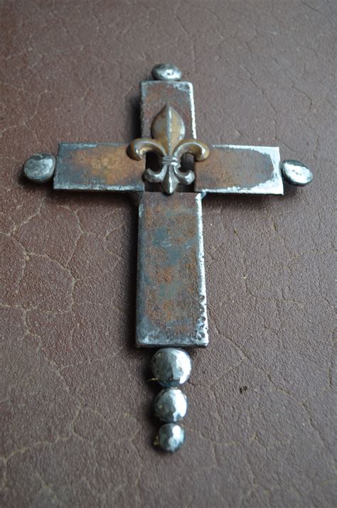 Scrap metal cross by Birmingham metal artist Catherine Partain. | Metal roses, Crosses decor ...