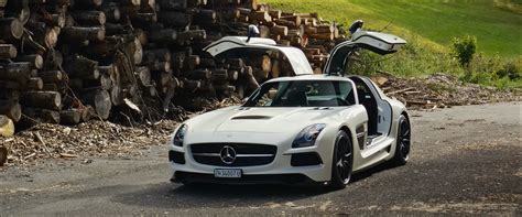 Video: Carswithluke test de Mercedes SLS AMG Black Series (2023) - GroenLicht.be