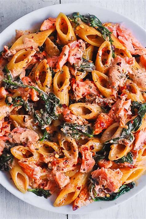 SALMON PASTA WITH SUN-DRIED TOMATO CREAM SAUCE AND SPINACH - Vegan ...