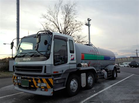 File:ISUZU GIGA, Cosmo gas, LPG tank trucks.jpg - Wikimedia Commons