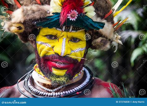 Huli Wigmen In Tari Editorial Stock Photo - Image: 37276838