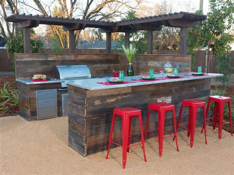 20 Modern Outdoor Bar Ideas To Entertain With!