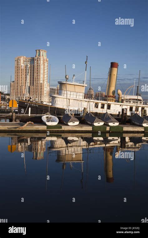 USA, Maryland, Baltimore, Baltimore Museum of Industry,old tugboat and marina Stock Photo - Alamy