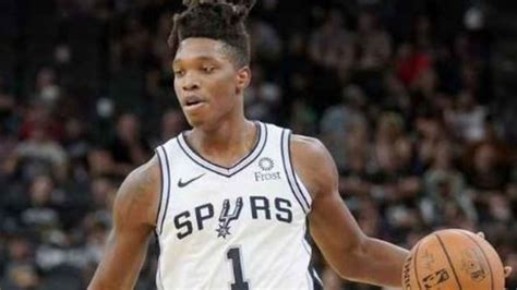 Lonnie Walker IV announces Spurs extend his deal | WOAI