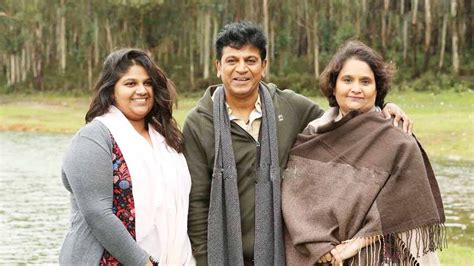 Shivaraj Kumar Family Photos With Wife And Daughter | Geeta Rajkumar ...