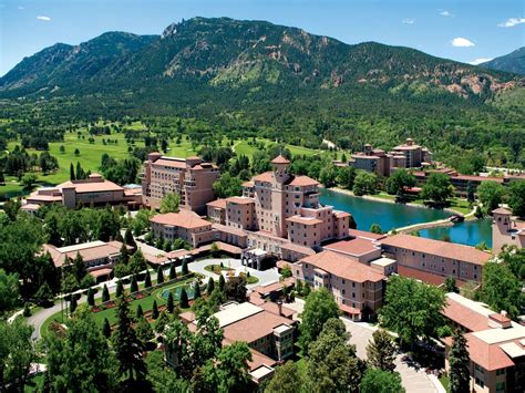 The Broadmoor Hotel – Colorado Springs, CO | Historic Luxury 5-Star Accommodation