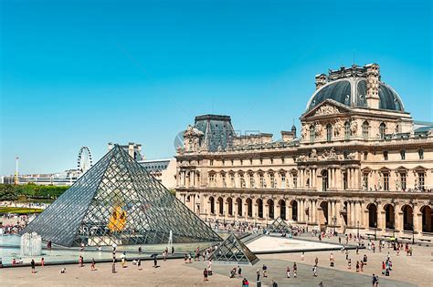 法国巴黎卢浮宫外景全景金字塔入口高清图片下载-正版图片501593484-摄图网