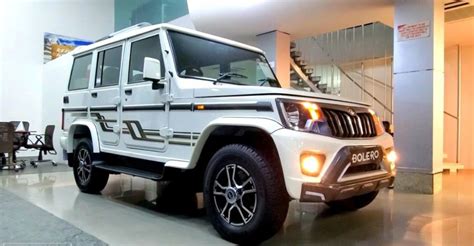 2021 Mahindra Bolero B6(O) with genuine accessories in a walkaround video