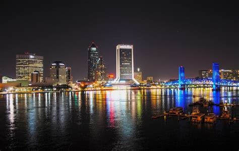 Jacksonville, Florida: Busy City on the St. Johns River