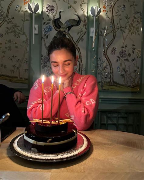 Alia Bhatt celebrates best birthday as she turns 30