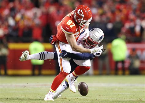 Travis Kelce will miss Chiefs spring programs after ankle surgery