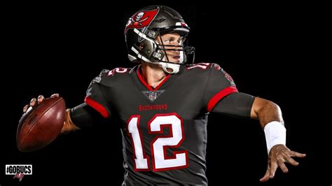 Buccaneers unveil first look at Tom Brady in uniform