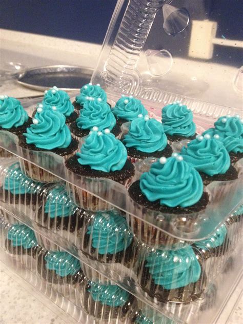 Teal Colored Chocolate Cupcakes with Buttercream Frosting | Buttercream frosting for cupcakes ...