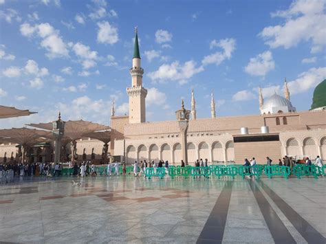 Beautiful Daytime View of Masjid Al Nabawi, Medina. Editorial Stock ...