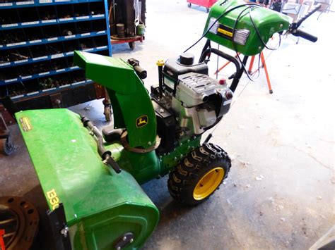 JOHN DEERE 1330SE SNOWBLOWER (RUNNING)