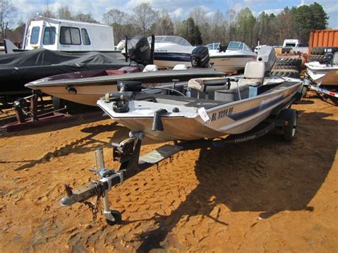 BASS TRACKER PANFISH 16 SPECIAL ALUMINUM BOAT, 60 HP MARINER OUTBOARD, TRAILSTAR S/A TRAILER,