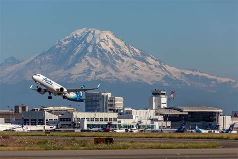 Why Did Alaska Airlines Move To Seattle?