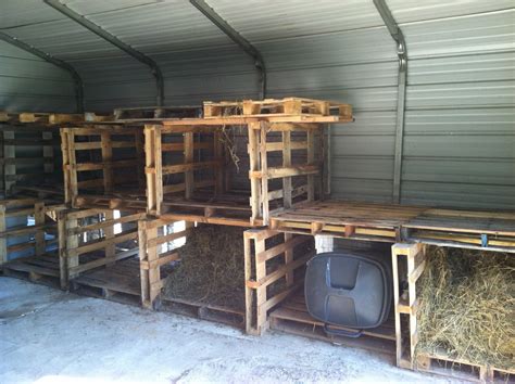 Homestead Catholic: My DIY Pallet Hay Rack