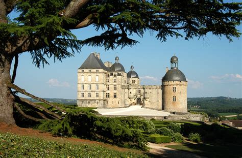 Le château - Histoire du château de Hautefort en Dordogne