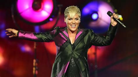 Pink concert Brisbane: Review of first night of Beautiful Trauma Tour ...