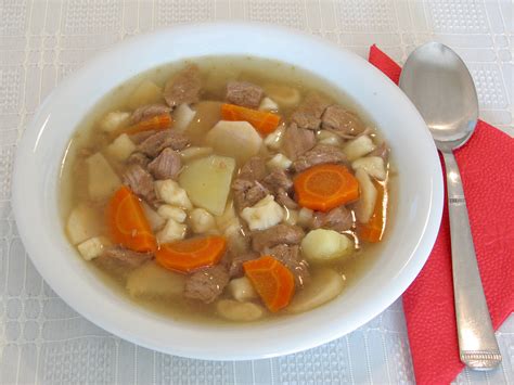 File:Hungarian goulash soup.jpg - Wikipedia