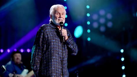 Legendary country singer Kenny Rogers dies at 81 | FOX31 Denver