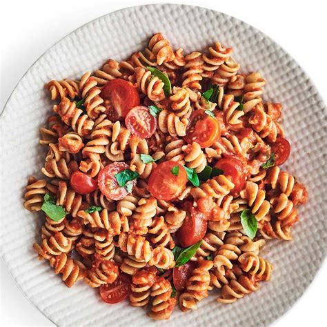 Pasta with Fresh Tomato Sauce