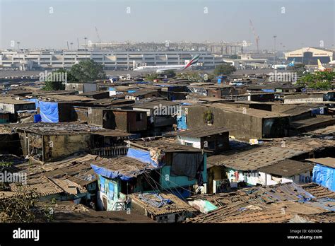 INDIA. Mumbai. 2011. Jari Mari slum Stock Photo - Alamy