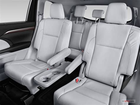 2014 Toyota Highlander Interior | U.S. News & World Report