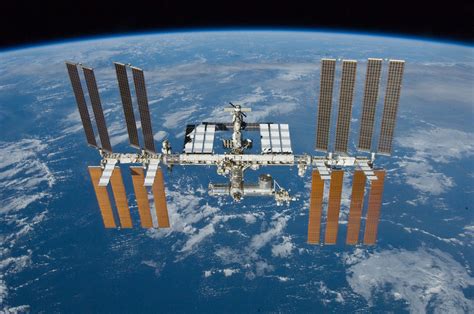 Review: ISS Live Video - Stream HD video from the International Space ...