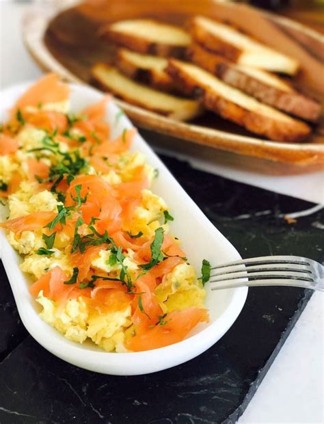 Scrambled Egg with Smoked Salmon – Brinda Bungaroo