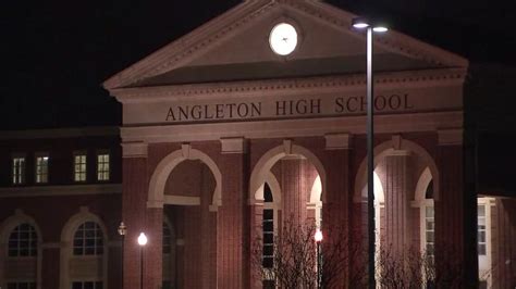 Extra security at Angleton HS Friday after online threat - ABC13 Houston